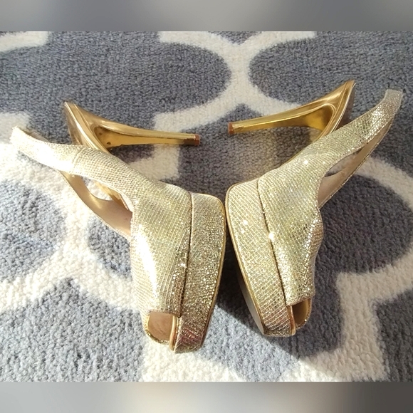 Michael Kors "York" Gold Glitter Peep Toe Slingbacks - Picture 3 of 15